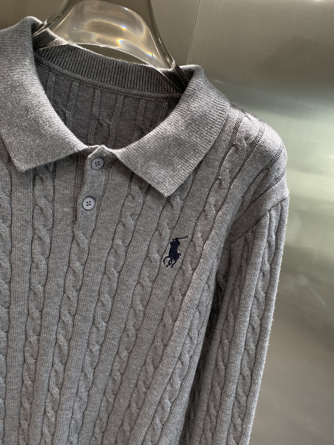 《𝙉𝙚𝙬🤍🖤POLO家》秋冬经典男士针织长袖圆领套头毛衣 这款针织衫向经典图案致敬。采用棉质平纹针织面料
