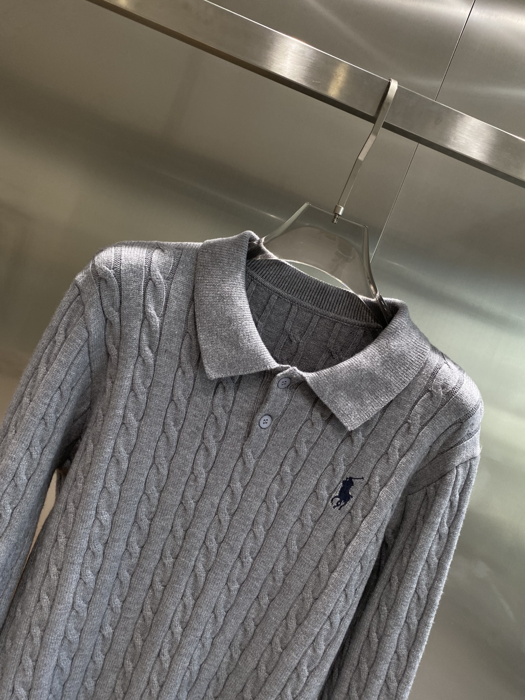 《𝙉𝙚𝙬🤍🖤POLO家》秋冬经典男士针织长袖圆领套头毛衣 这款针织衫向经典图案致敬。采用棉质平纹针织面料