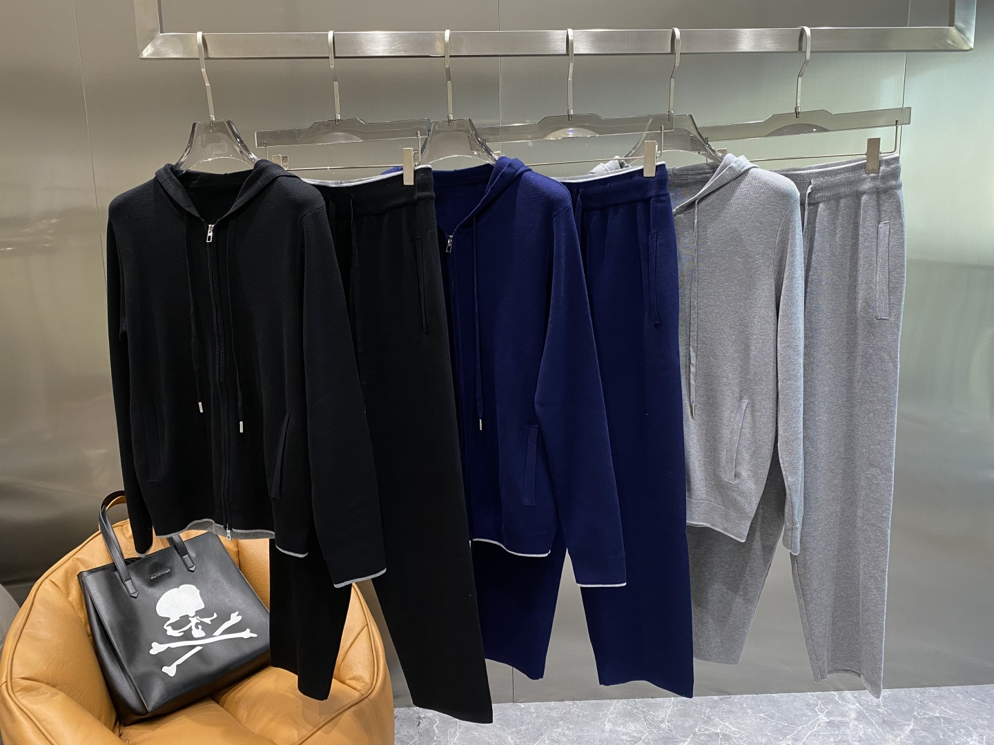 《𝙉𝙚𝙬🤍🖤lP🆕家》2025官网秋冬季最新毛衣，专柜同步在售爆款！特供羊毛混纺面料.手感舒适.可直接接