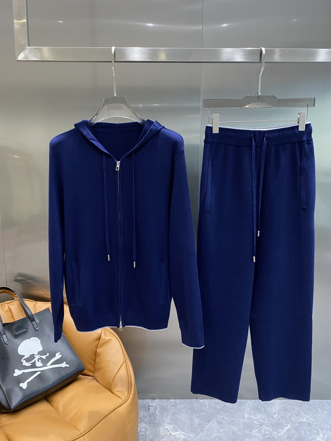 《𝙉𝙚𝙬🤍🖤lP🆕家》2025官网秋冬季最新毛衣，专柜同步在售爆款！特供羊毛混纺面料.手感舒适.可直接接