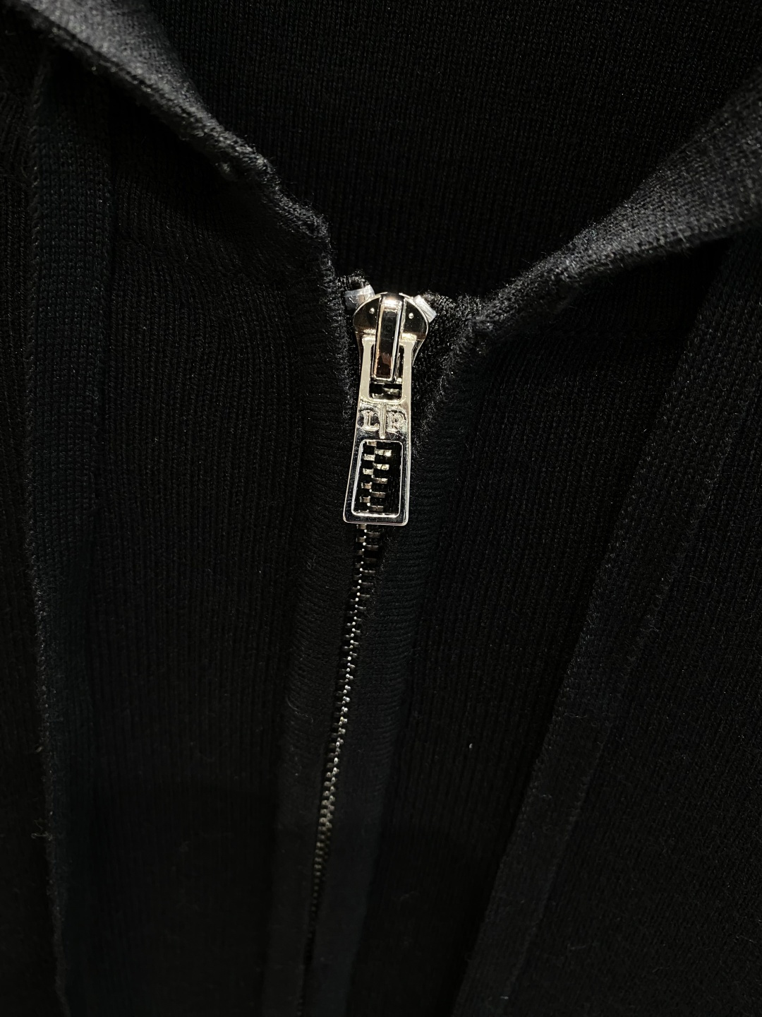 《𝙉𝙚𝙬🤍🖤lP🆕家》2025官网秋冬季最新毛衣，专柜同步在售爆款！特供羊毛混纺面料.手感舒适.可直接接