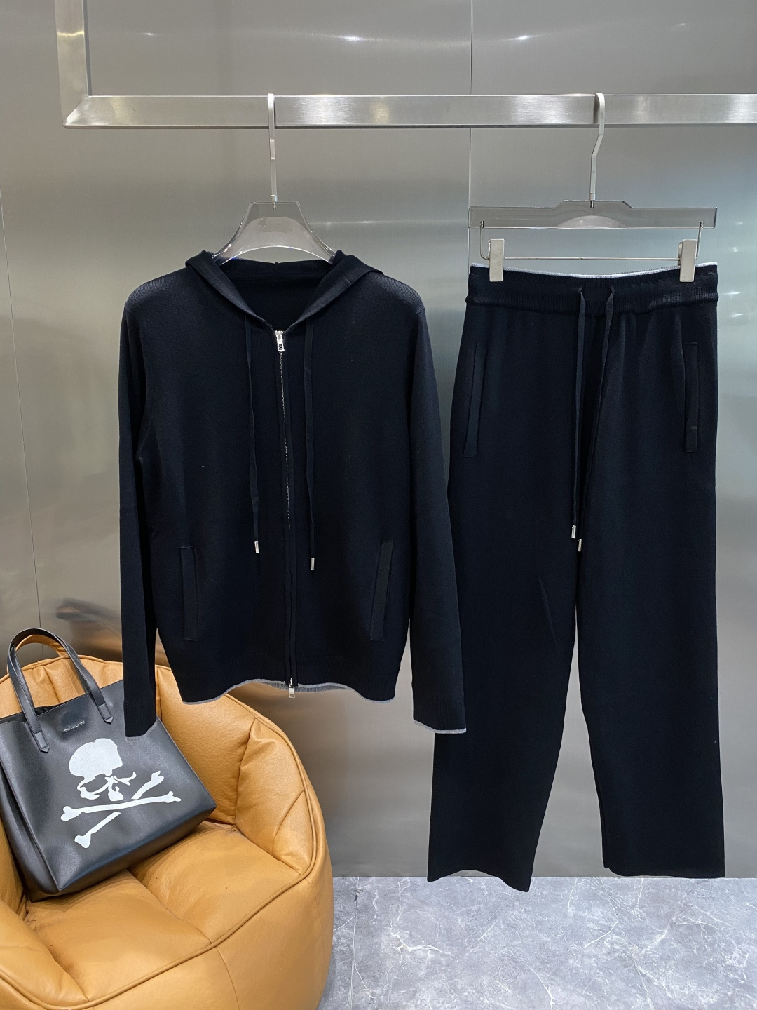 《𝙉𝙚𝙬🤍🖤lP🆕家》2025官网秋冬季最新毛衣，专柜同步在售爆款！特供羊毛混纺面料.手感舒适.可直接接