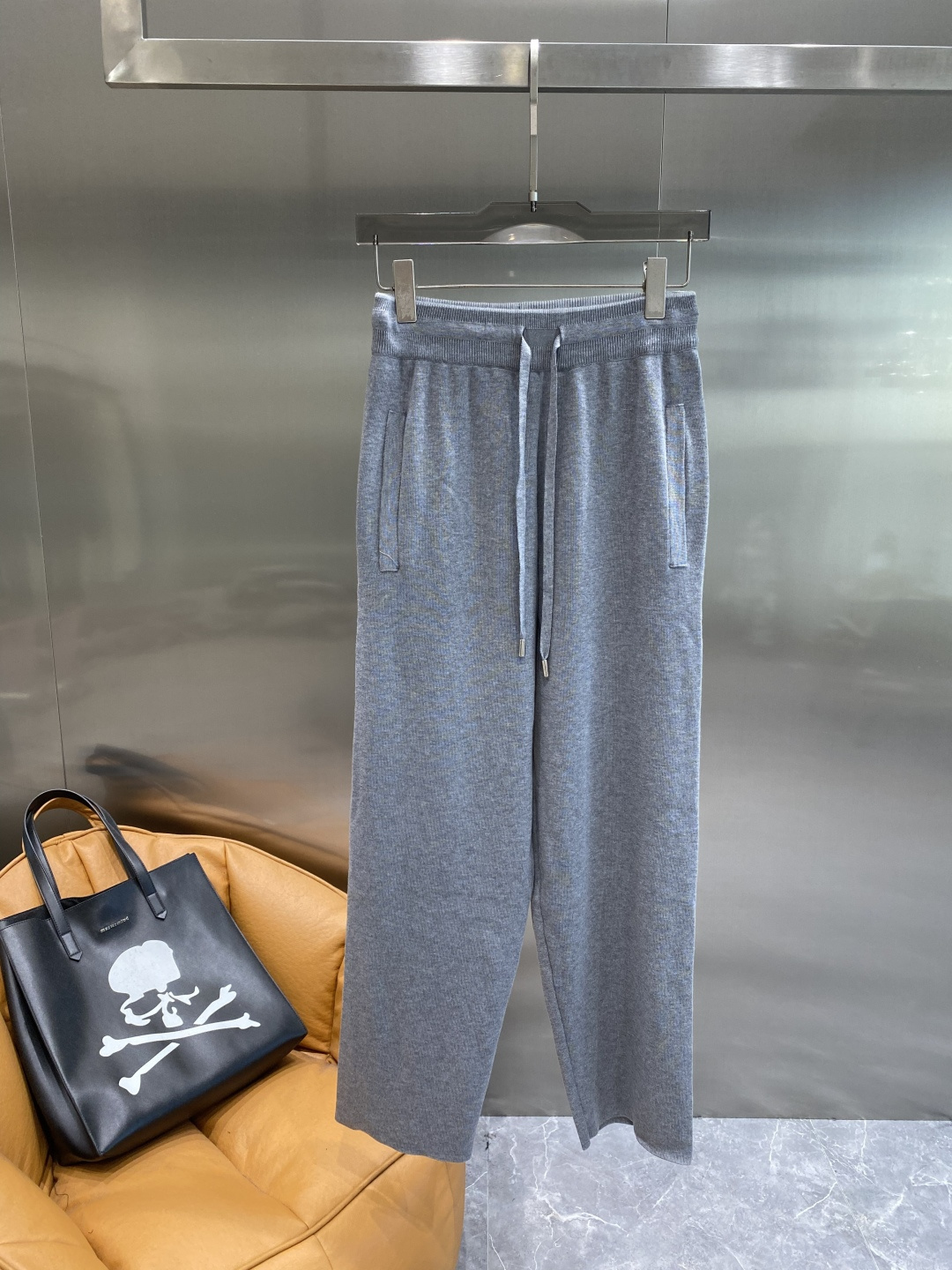 《𝙉𝙚𝙬🤍🖤lP🆕家》2025官网秋冬季最新毛衣，专柜同步在售爆款！特供羊毛混纺面料.手感舒适.可直接接