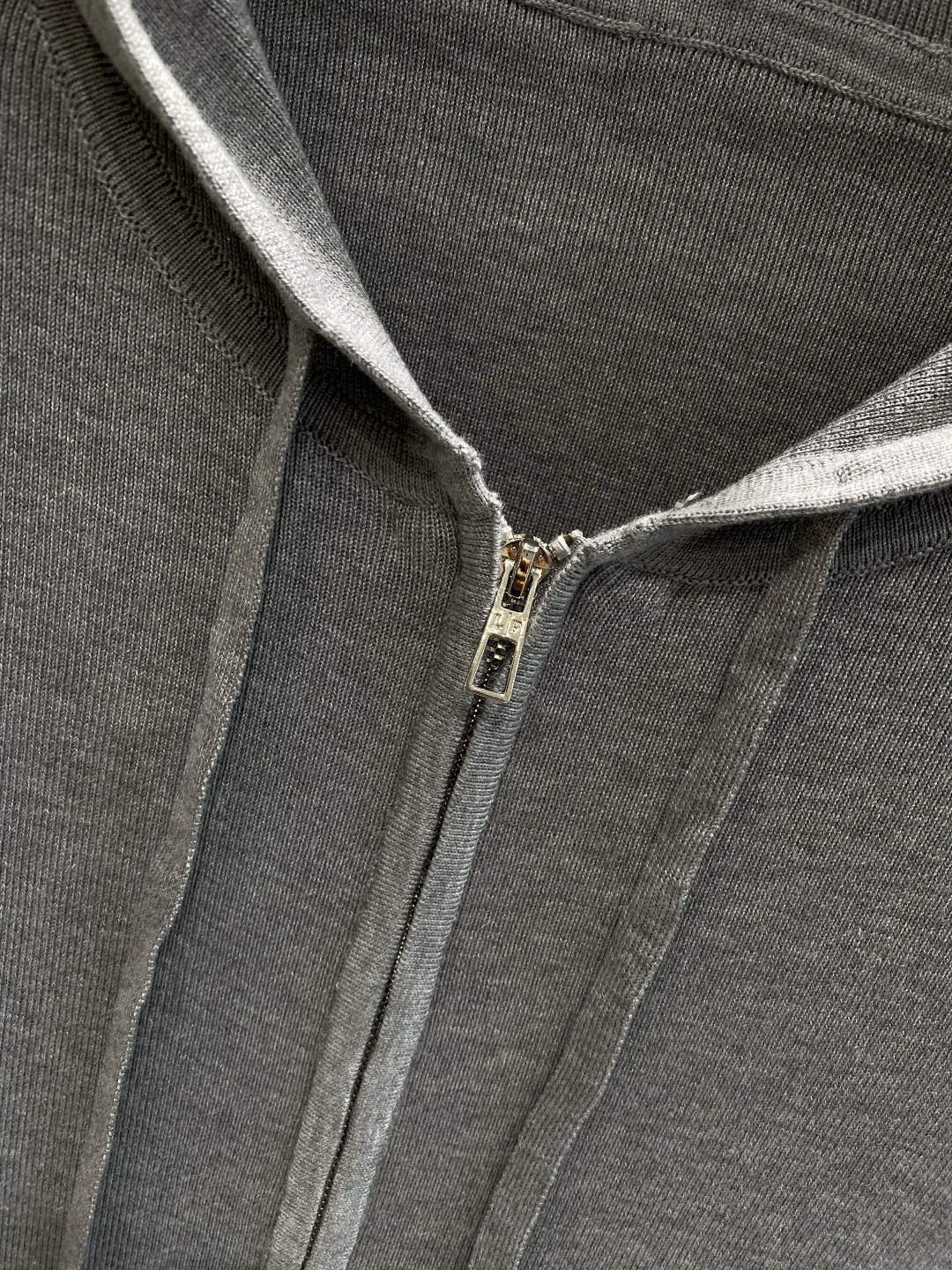 《𝙉𝙚𝙬🤍🖤lP🆕家》2025官网秋冬季最新毛衣，专柜同步在售爆款！特供羊毛混纺面料.手感舒适.可直接接