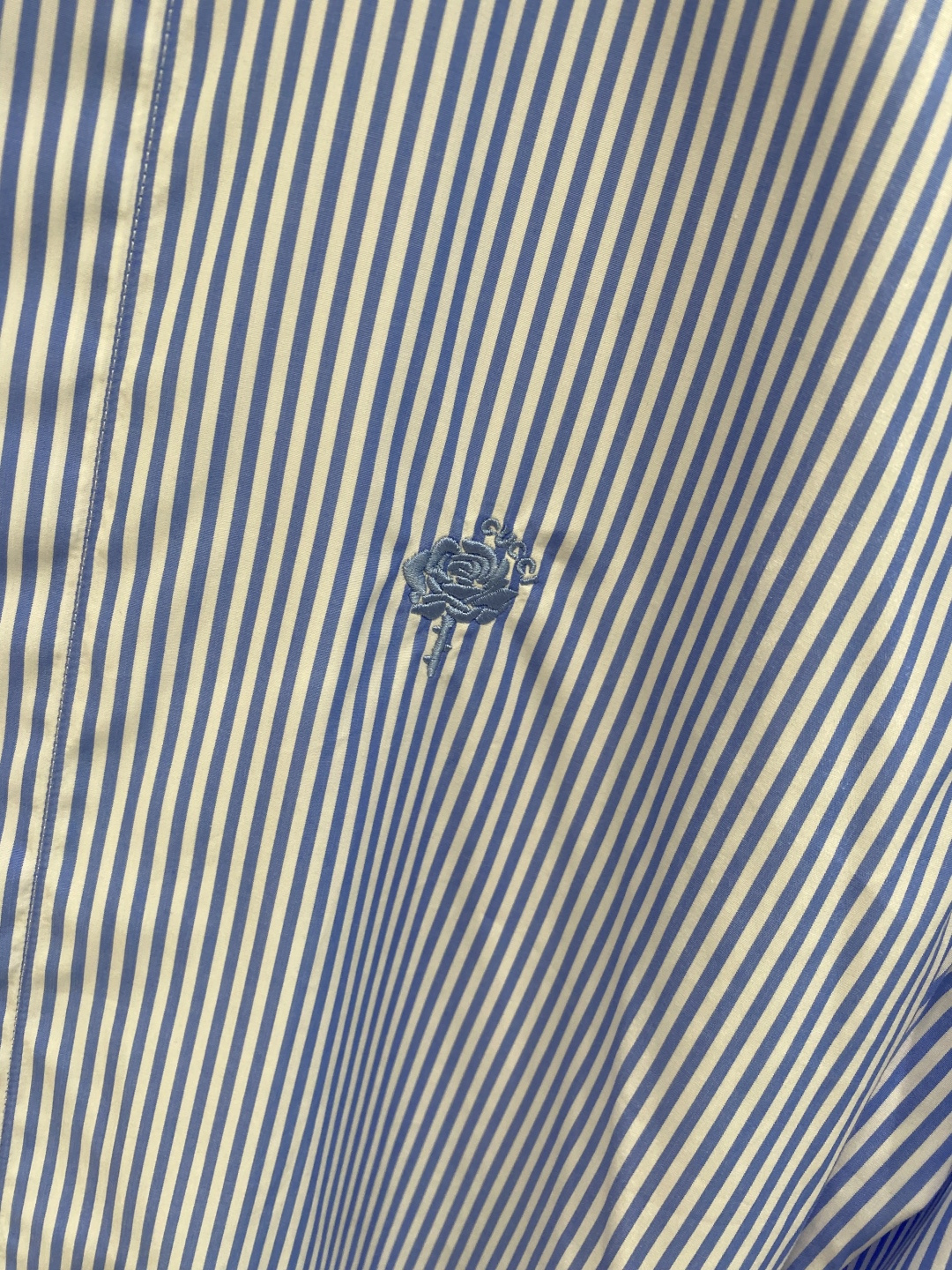 《𝙉𝙚𝙬🤍🖤古家》2025秋冬重磅推荐！高级成衣 十足腔调经典翻领衬衫！胸前品牌LOGO设计 让你感受与