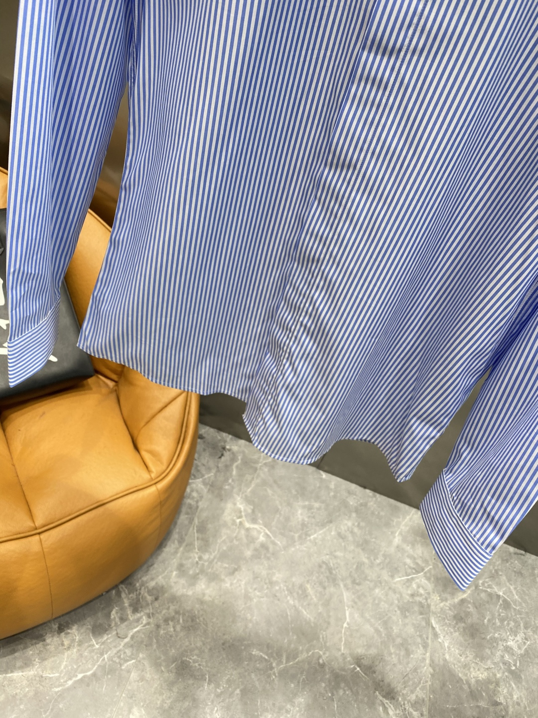 《𝙉𝙚𝙬🤍🖤古家》2025秋冬重磅推荐！高级成衣 十足腔调经典翻领衬衫！胸前品牌LOGO设计 让你感受与