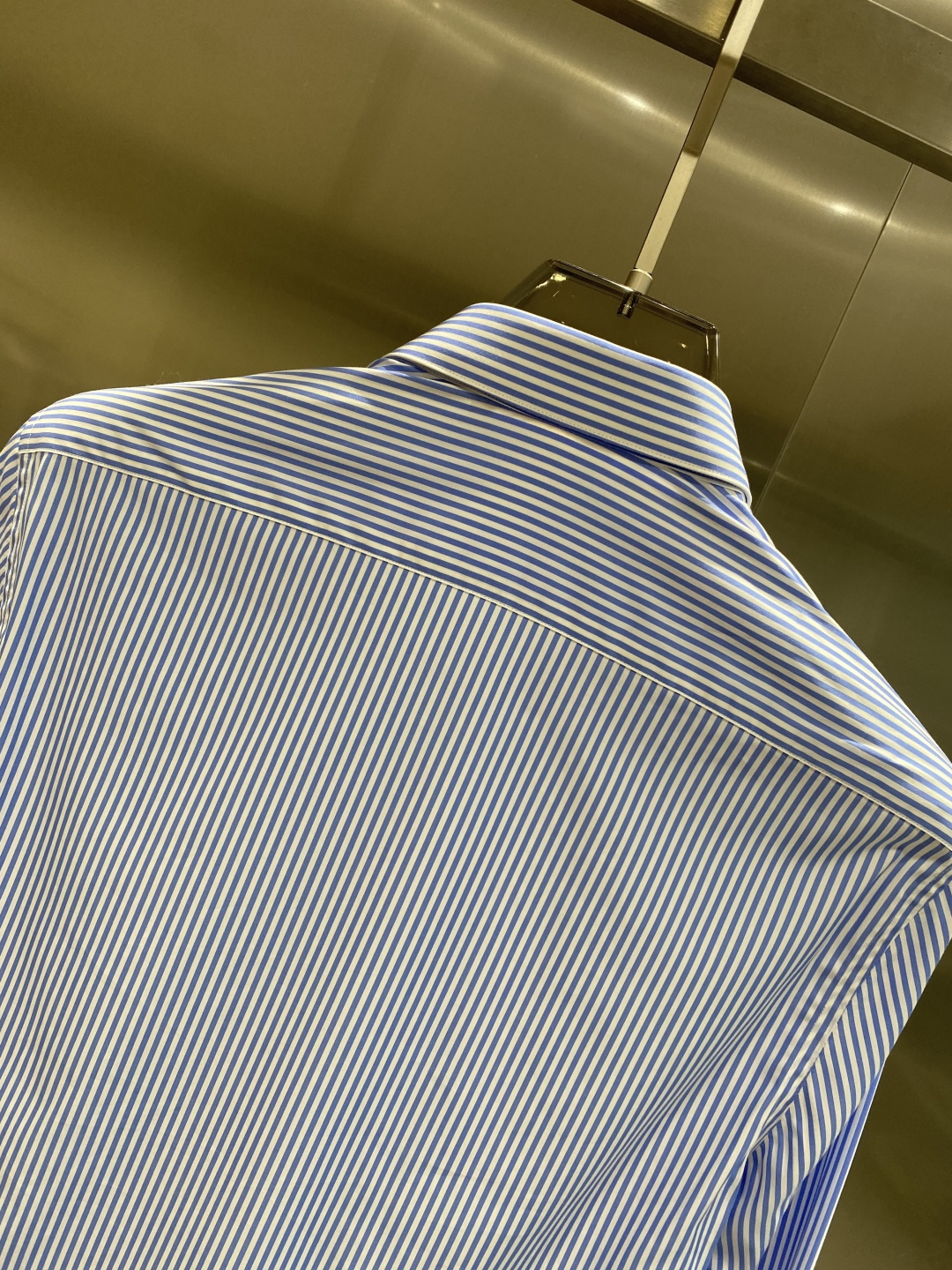 《𝙉𝙚𝙬🤍🖤古家》2025秋冬重磅推荐！高级成衣 十足腔调经典翻领衬衫！胸前品牌LOGO设计 让你感受与