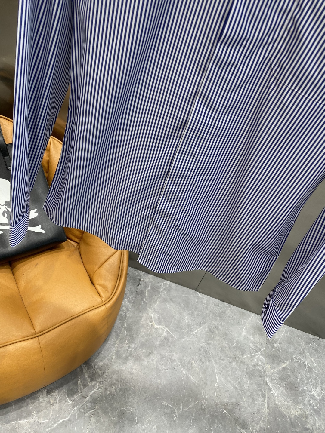 《𝙉𝙚𝙬🤍🖤迪家》2025秋冬重磅推荐！高级成衣 十足腔调经典翻领衬衫！胸前品牌LOGO设计 让你感受与