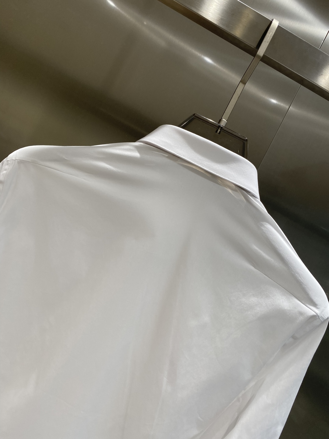 《𝙉𝙚𝙬🤍🖤迪家》2025秋冬重磅推荐！高级成衣 十足腔调经典翻领衬衫！胸前品牌LOGO设计 让你感受与