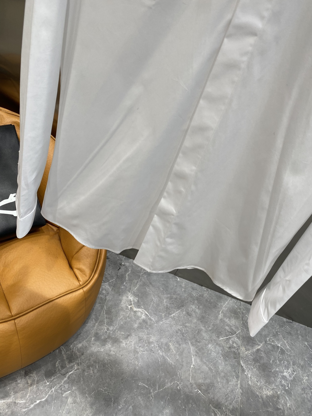 《𝙉𝙚𝙬🤍🖤迪家》2025秋冬重磅推荐！高级成衣 十足腔调经典翻领衬衫！胸前品牌LOGO设计 让你感受与