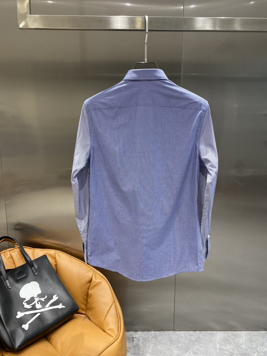 《𝙉𝙚𝙬🤍🖤罗家》2025秋冬重磅推荐！高级成衣 十足腔调经典翻领衬衫！胸前品牌LOGO设计 让你感受与