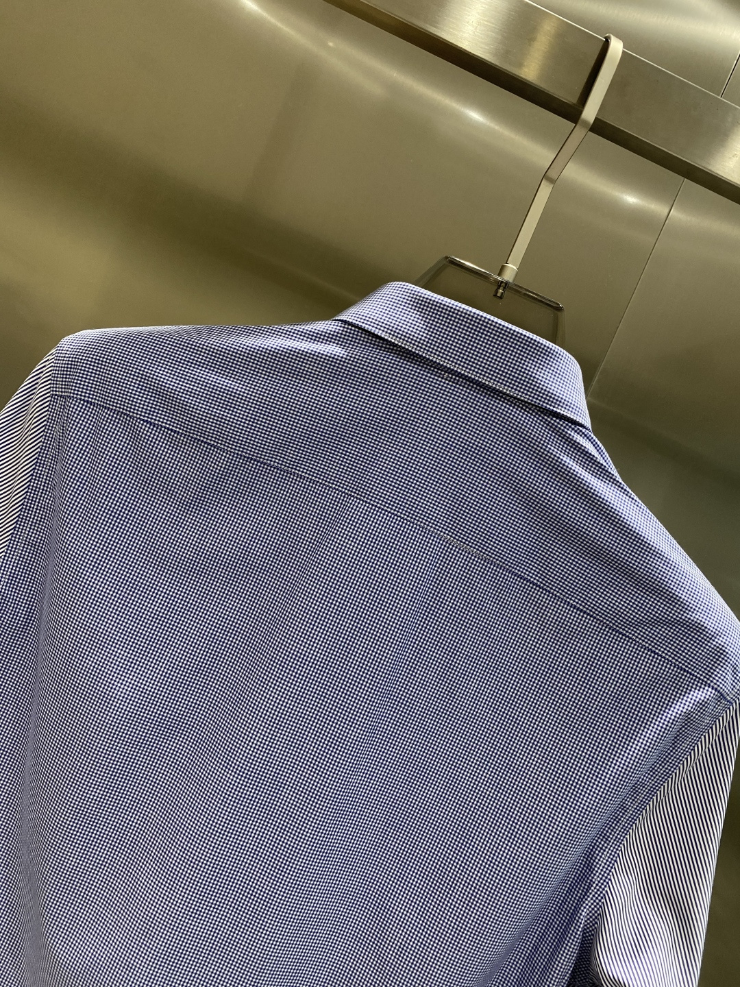 《𝙉𝙚𝙬🤍🖤罗家》2025秋冬重磅推荐！高级成衣 十足腔调经典翻领衬衫！胸前品牌LOGO设计 让你感受与