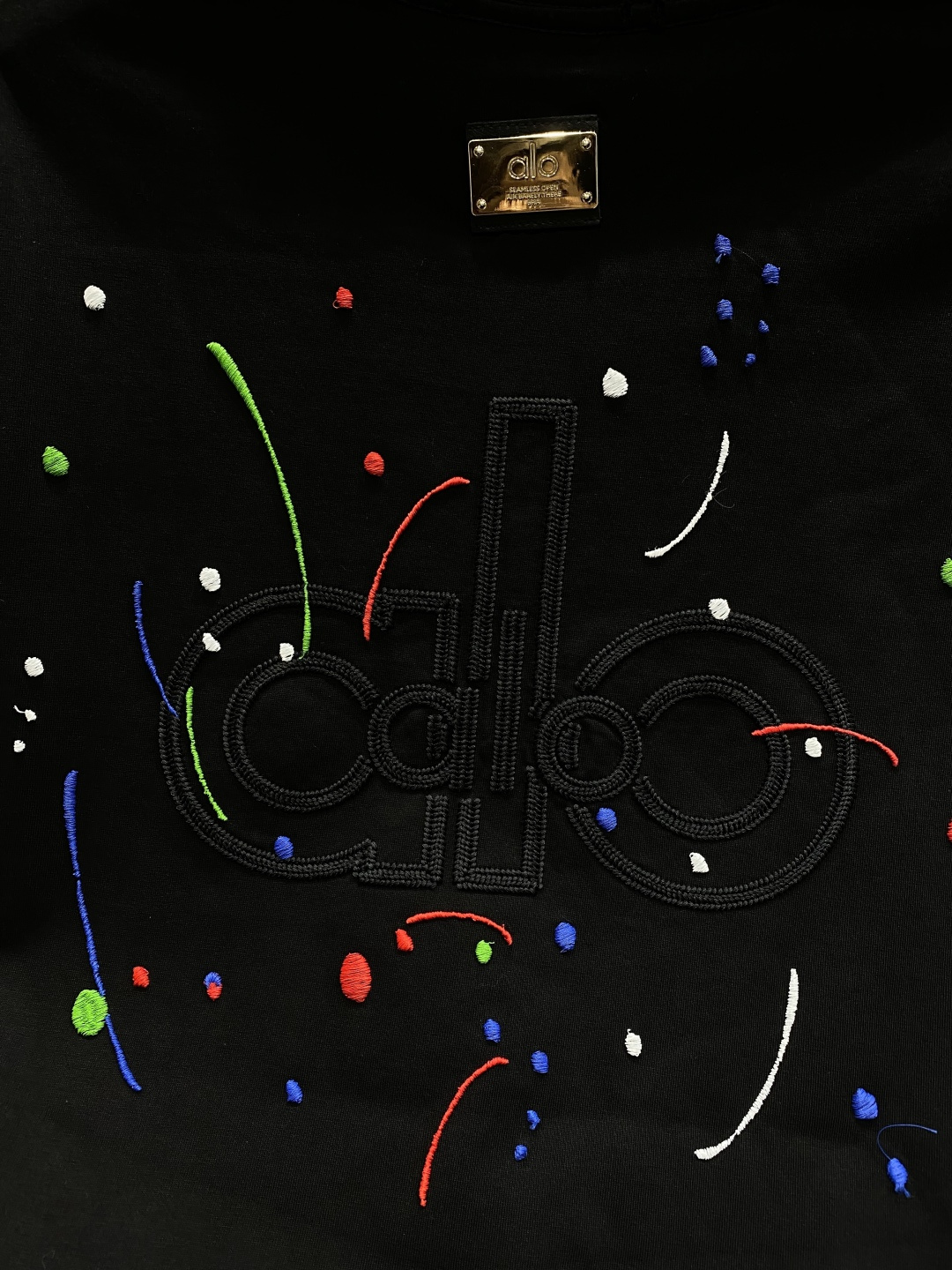 《𝙉𝙚𝙬🤍🖤alo 家》2025秋冬专柜新款 时尚休闲打底衫长袖T恤，精选进口高密度双面拉架棉面料，精致