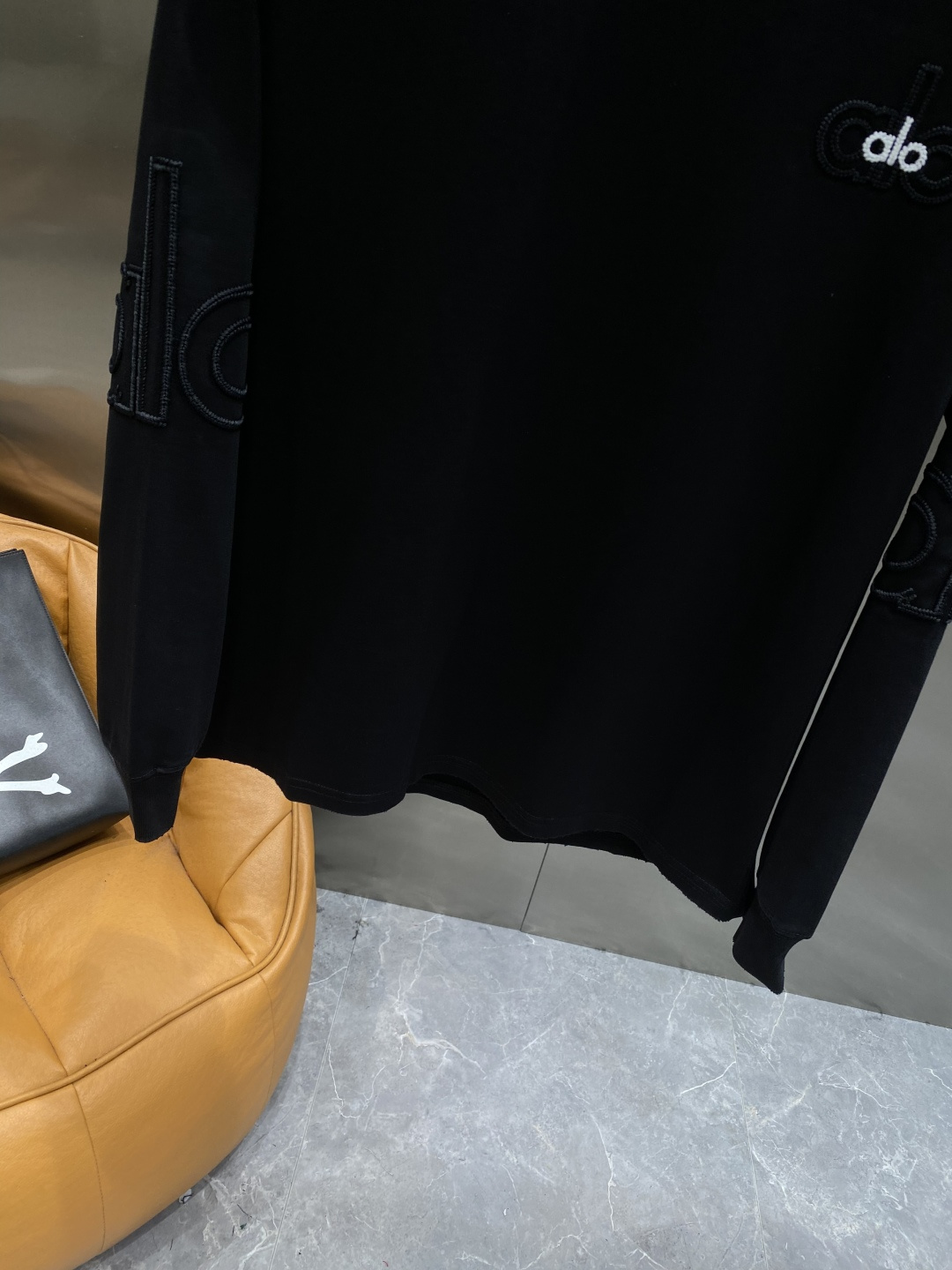 《𝙉𝙚𝙬🤍🖤alo 家》2025秋冬专柜新款 时尚休闲打底衫长袖T恤，精选进口高密度双面拉架棉面料，精致