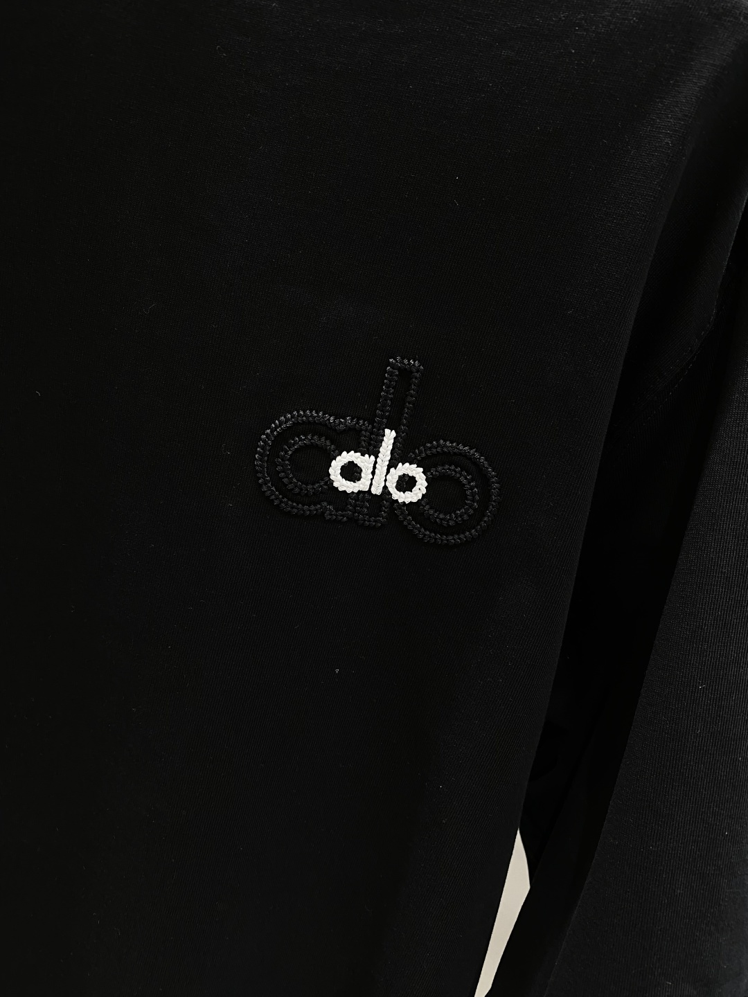 《𝙉𝙚𝙬🤍🖤alo 家》2025秋冬专柜新款 时尚休闲打底衫长袖T恤，精选进口高密度双面拉架棉面料，精致