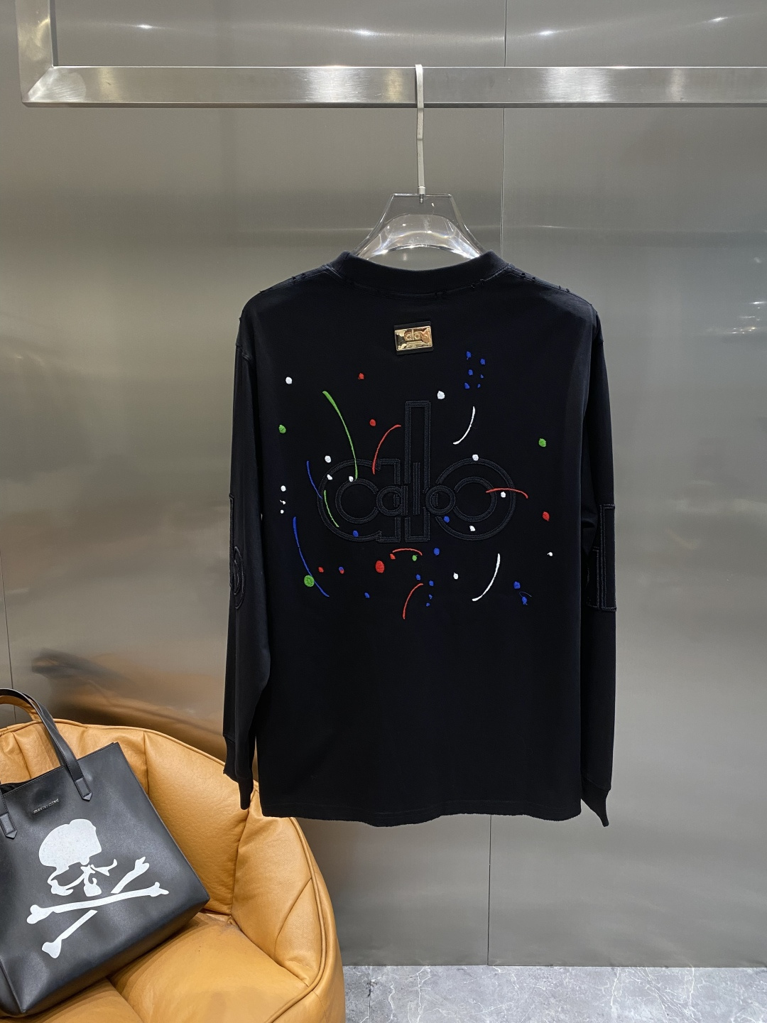 《𝙉𝙚𝙬🤍🖤alo 家》2025秋冬专柜新款 时尚休闲打底衫长袖T恤，精选进口高密度双面拉架棉面料，精致