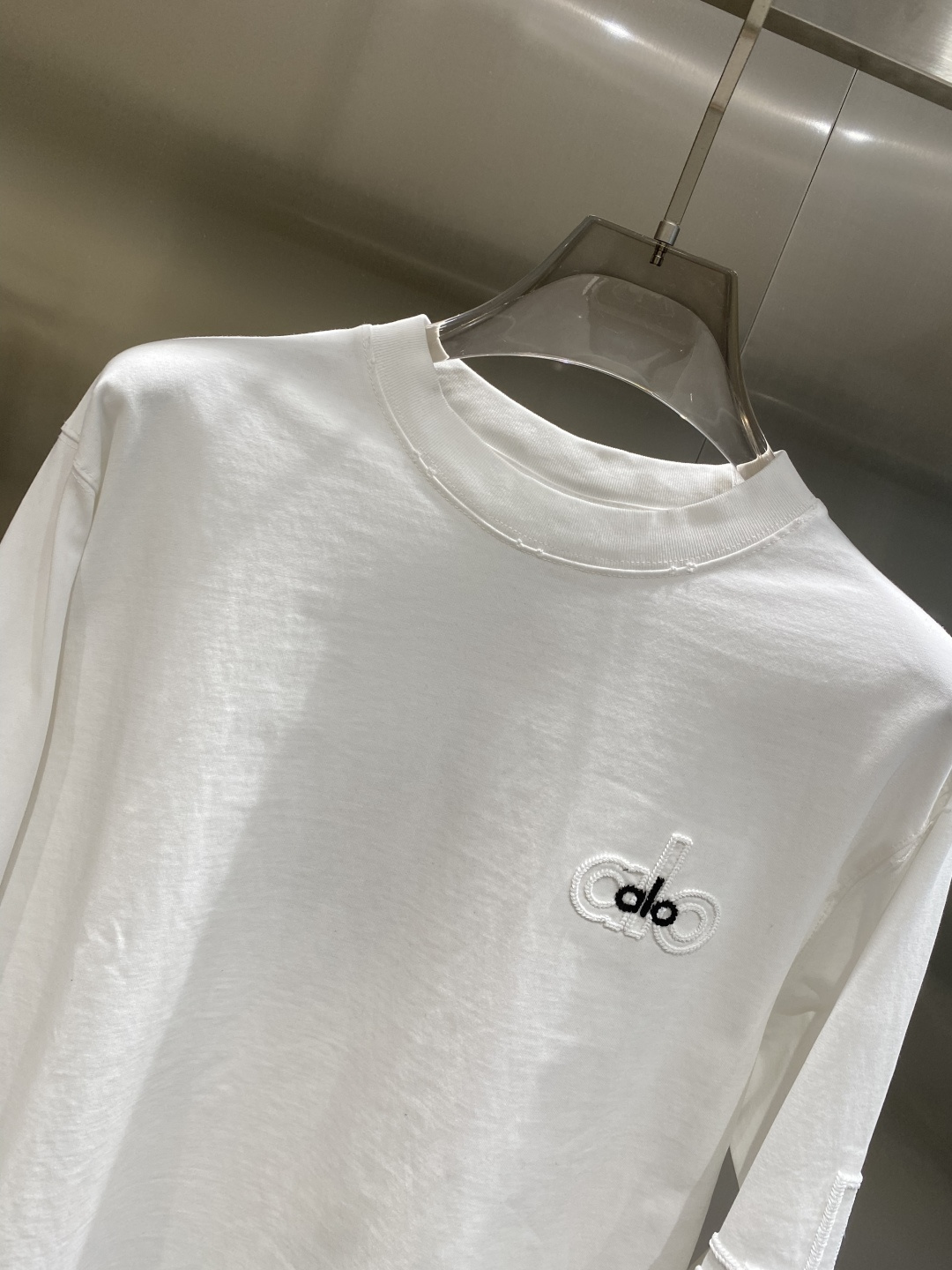 《𝙉𝙚𝙬🤍🖤alo 家》2025秋冬专柜新款 时尚休闲打底衫长袖T恤，精选进口高密度双面拉架棉面料，精致