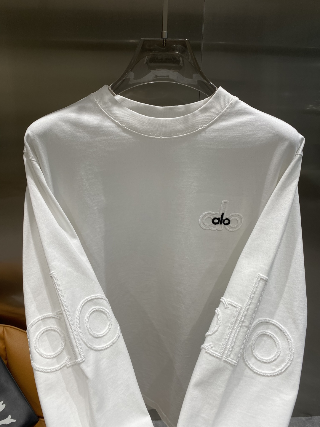 《𝙉𝙚𝙬🤍🖤alo 家》2025秋冬专柜新款 时尚休闲打底衫长袖T恤，精选进口高密度双面拉架棉面料，精致