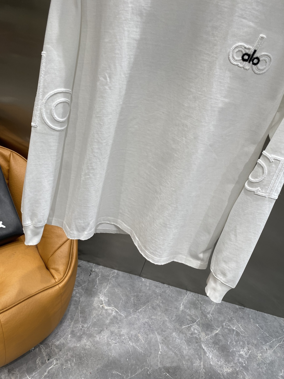 《𝙉𝙚𝙬🤍🖤alo 家》2025秋冬专柜新款 时尚休闲打底衫长袖T恤，精选进口高密度双面拉架棉面料，精致