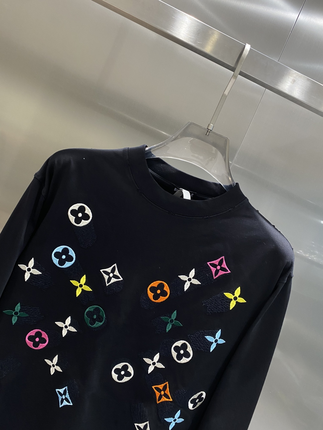 《𝙉𝙚𝙬🤍🖤驴家》2025秋冬专柜新款 时尚休闲打底衫长袖T恤，精选进口高密度双面拉架棉面料，精致原版l