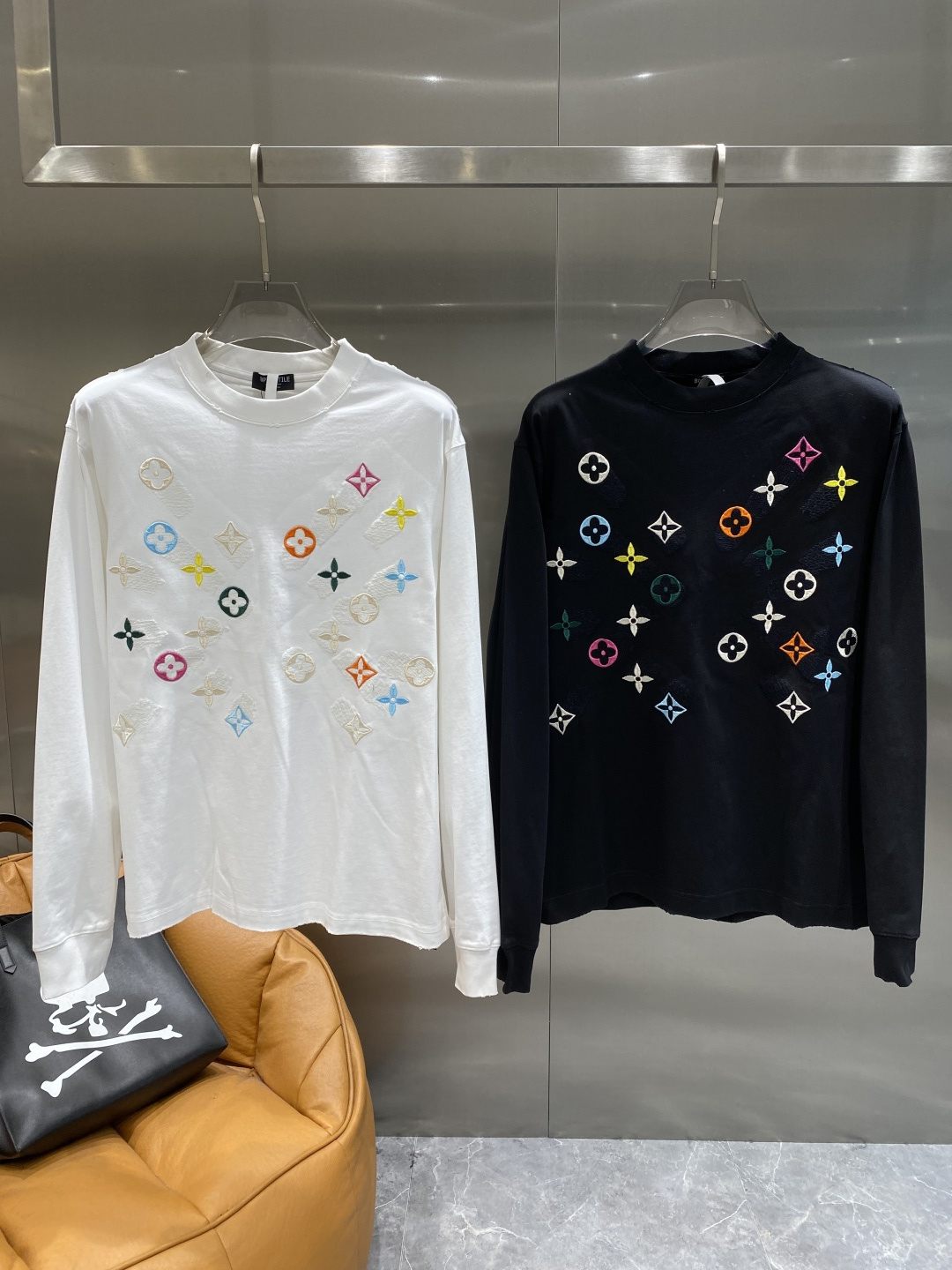 《𝙉𝙚𝙬🤍🖤驴家》2025秋冬专柜新款 时尚休闲打底衫长袖T恤，精选进口高密度双面拉架棉面料，精致原版l