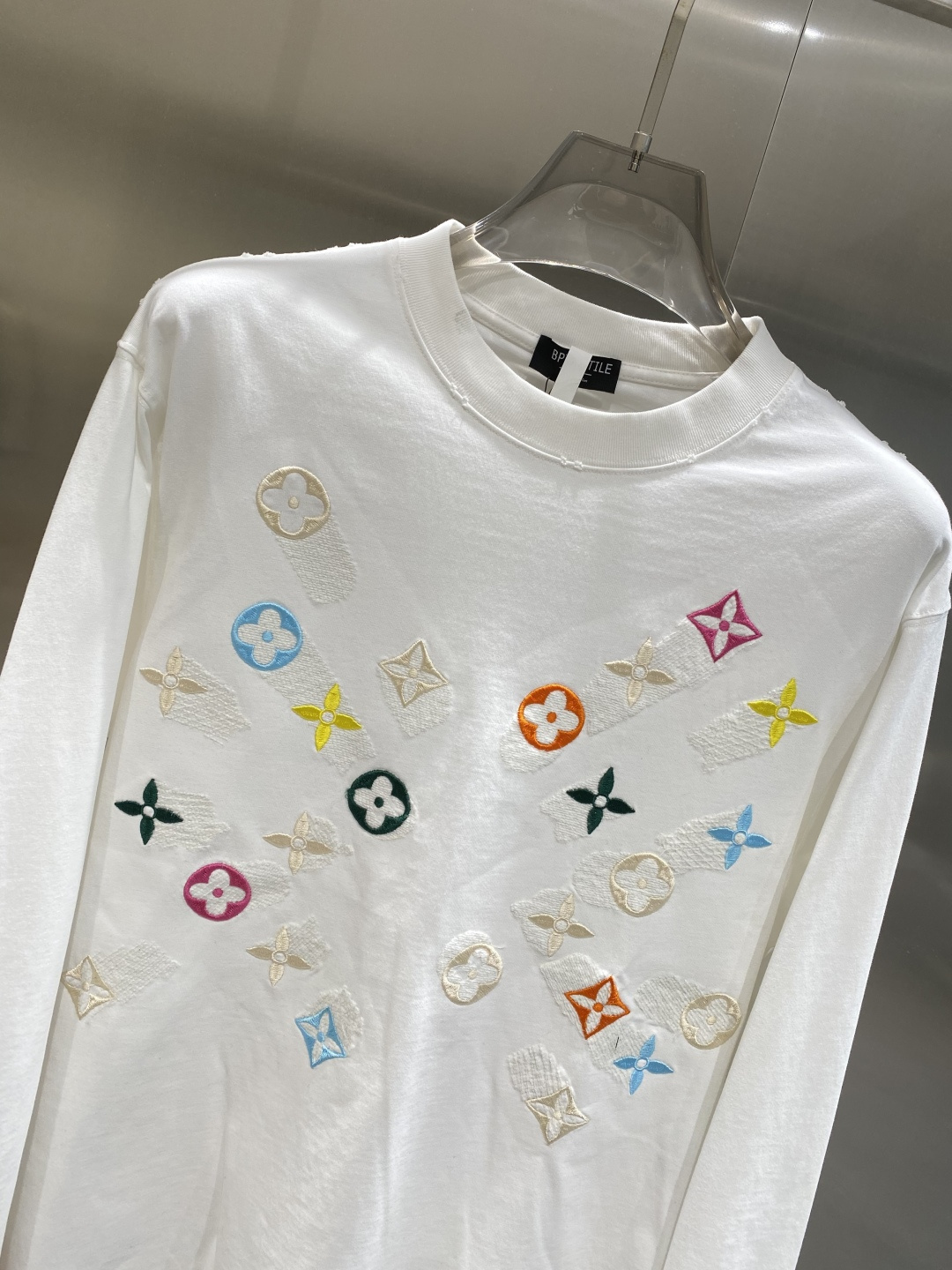 《𝙉𝙚𝙬🤍🖤驴家》2025秋冬专柜新款 时尚休闲打底衫长袖T恤，精选进口高密度双面拉架棉面料，精致原版l