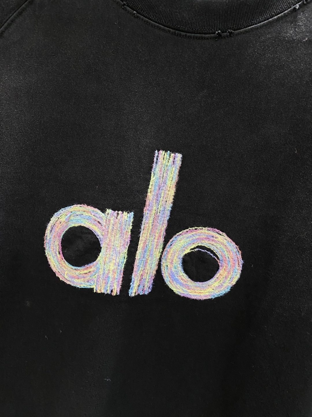 《𝙉𝙚𝙬🤍🖤alo 家》2025秋冬专柜新款 时尚休闲打底衫长袖T恤，精选进口高密度双面拉架棉面料，精致