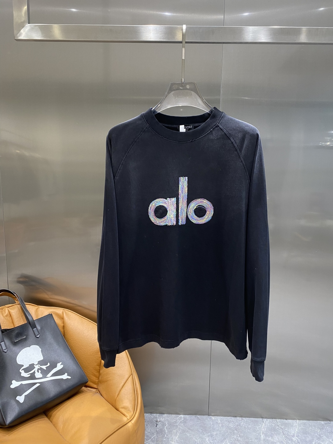 《𝙉𝙚𝙬🤍🖤alo 家》2025秋冬专柜新款 时尚休闲打底衫长袖T恤，精选进口高密度双面拉架棉面料，精致