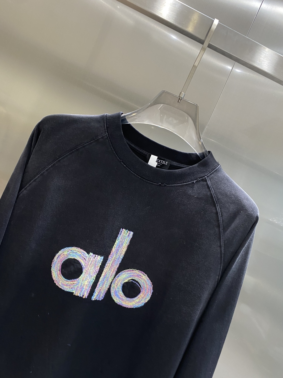 《𝙉𝙚𝙬🤍🖤alo 家》2025秋冬专柜新款 时尚休闲打底衫长袖T恤，精选进口高密度双面拉架棉面料，精致