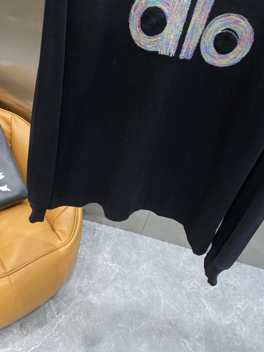 《𝙉𝙚𝙬🤍🖤alo 家》2025秋冬专柜新款 时尚休闲打底衫长袖T恤，精选进口高密度双面拉架棉面料，精致