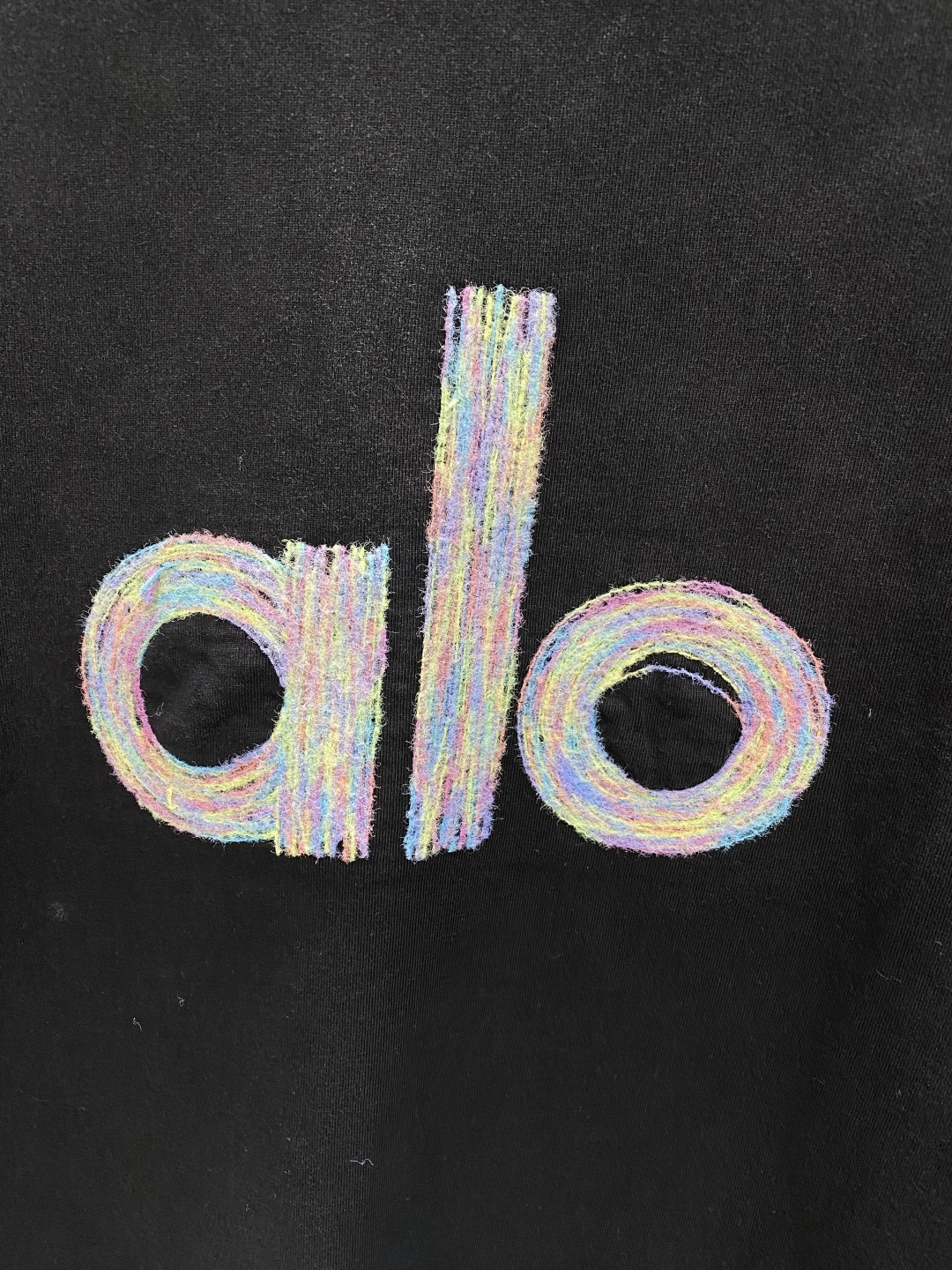 《𝙉𝙚𝙬🤍🖤alo 家》2025秋冬专柜新款 时尚休闲打底衫长袖T恤，精选进口高密度双面拉架棉面料，精致