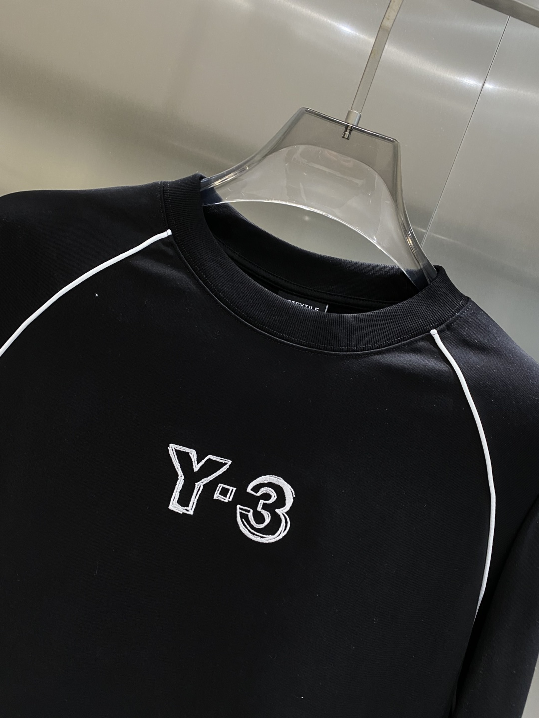 《𝙉𝙚𝙬🤍🖤Y3家》2025秋冬专柜新款 时尚休闲打底衫长袖T恤，精选进口高密度双面拉架棉面料，精致原版