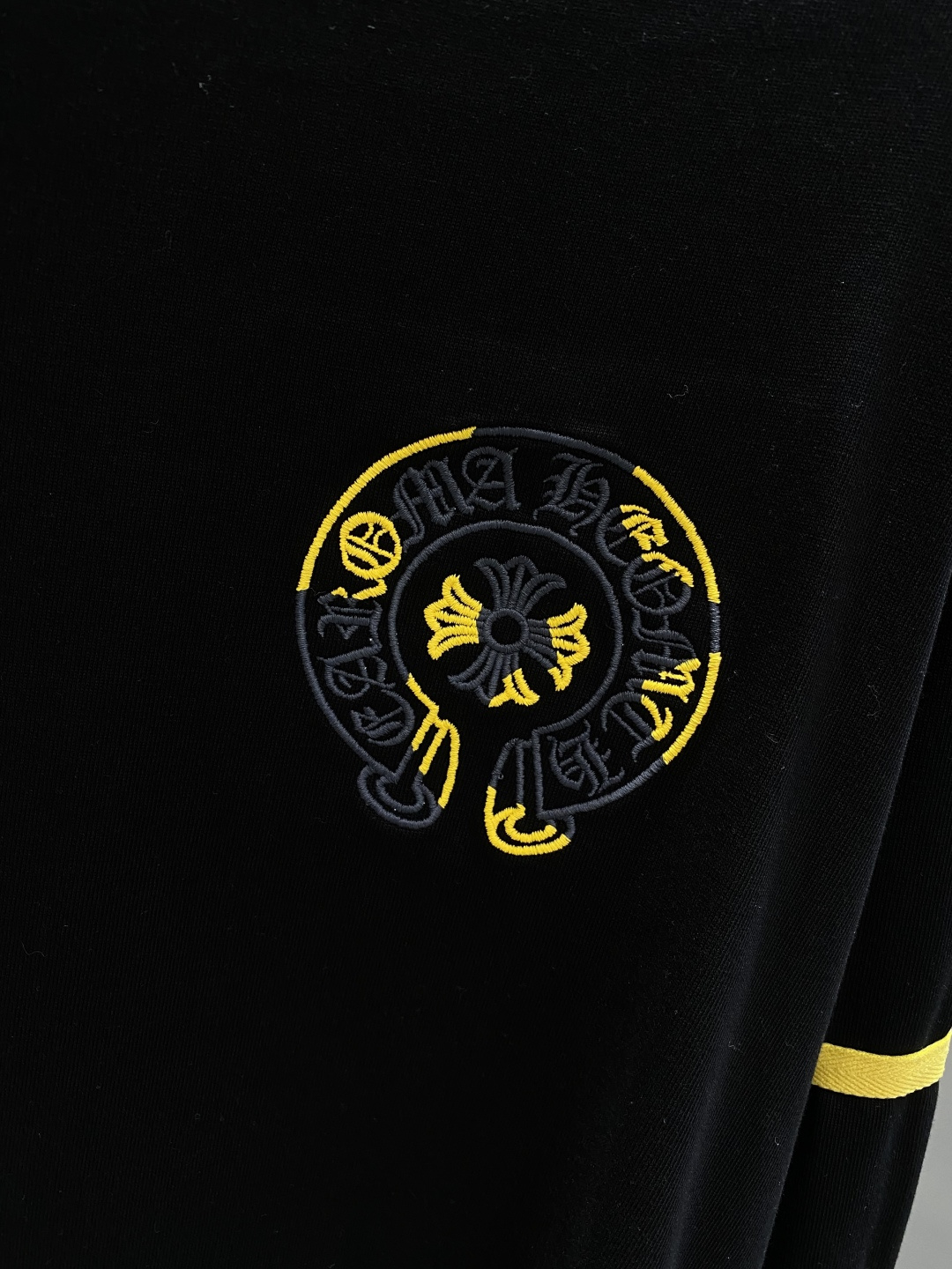 《𝙉𝙚𝙬🤍🖤克家》2025秋冬专柜新款 时尚休闲打底衫长袖T恤，精选进口高密度双面拉架棉面料，精致原版l