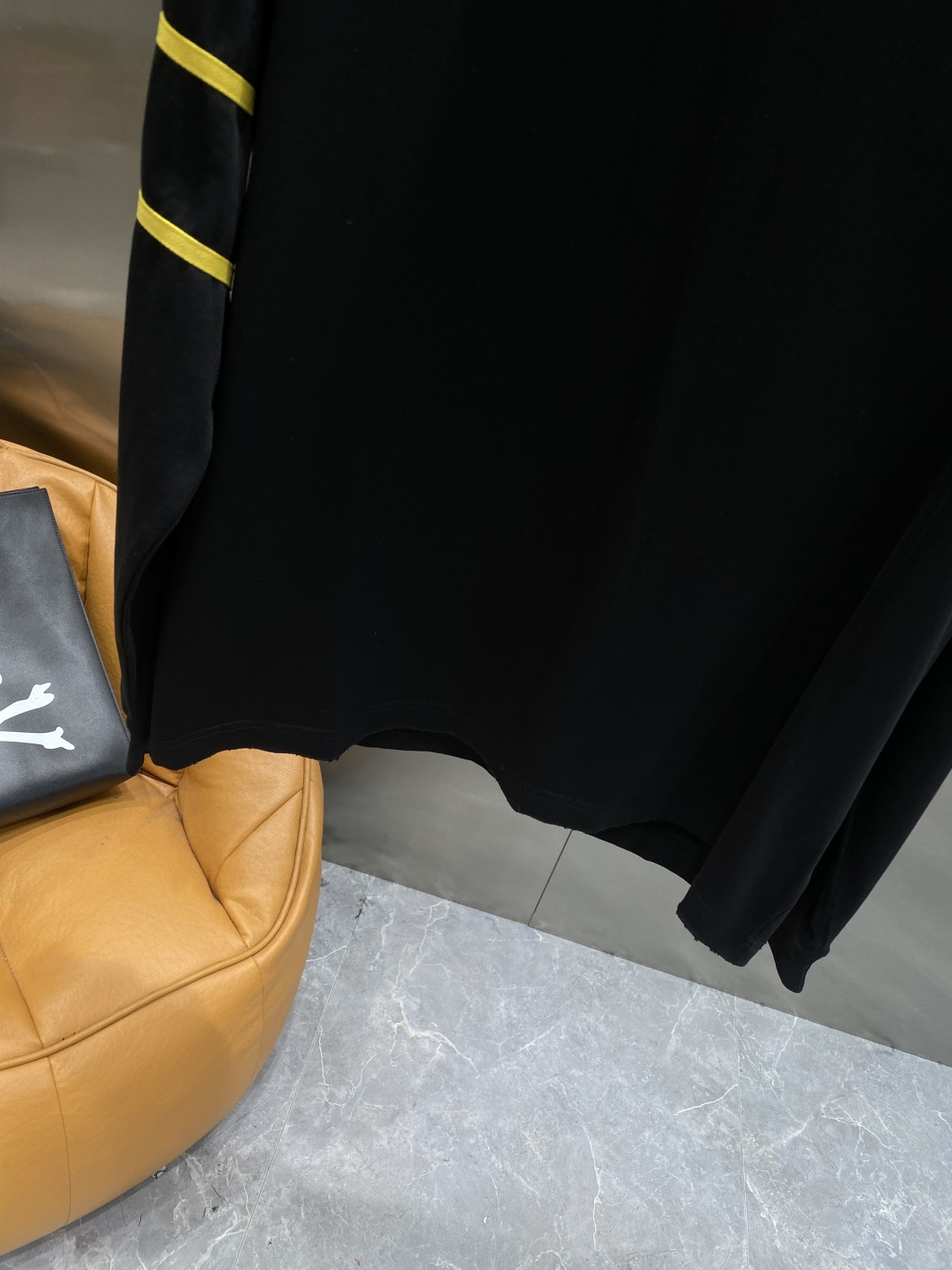 《𝙉𝙚𝙬🤍🖤克家》2025秋冬专柜新款 时尚休闲打底衫长袖T恤，精选进口高密度双面拉架棉面料，精致原版l