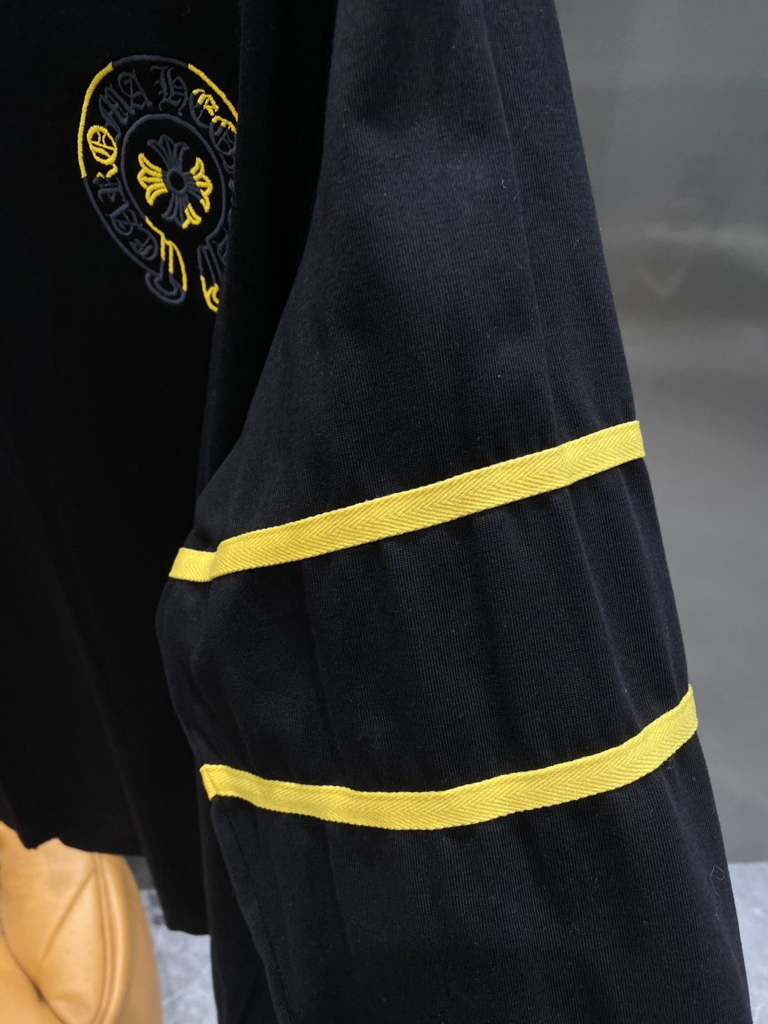 《𝙉𝙚𝙬🤍🖤克家》2025秋冬专柜新款 时尚休闲打底衫长袖T恤，精选进口高密度双面拉架棉面料，精致原版l