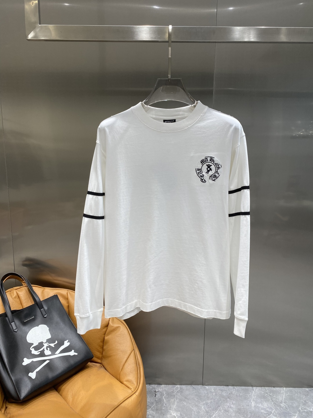 《𝙉𝙚𝙬🤍🖤克家》2025秋冬专柜新款 时尚休闲打底衫长袖T恤，精选进口高密度双面拉架棉面料，精致原版l