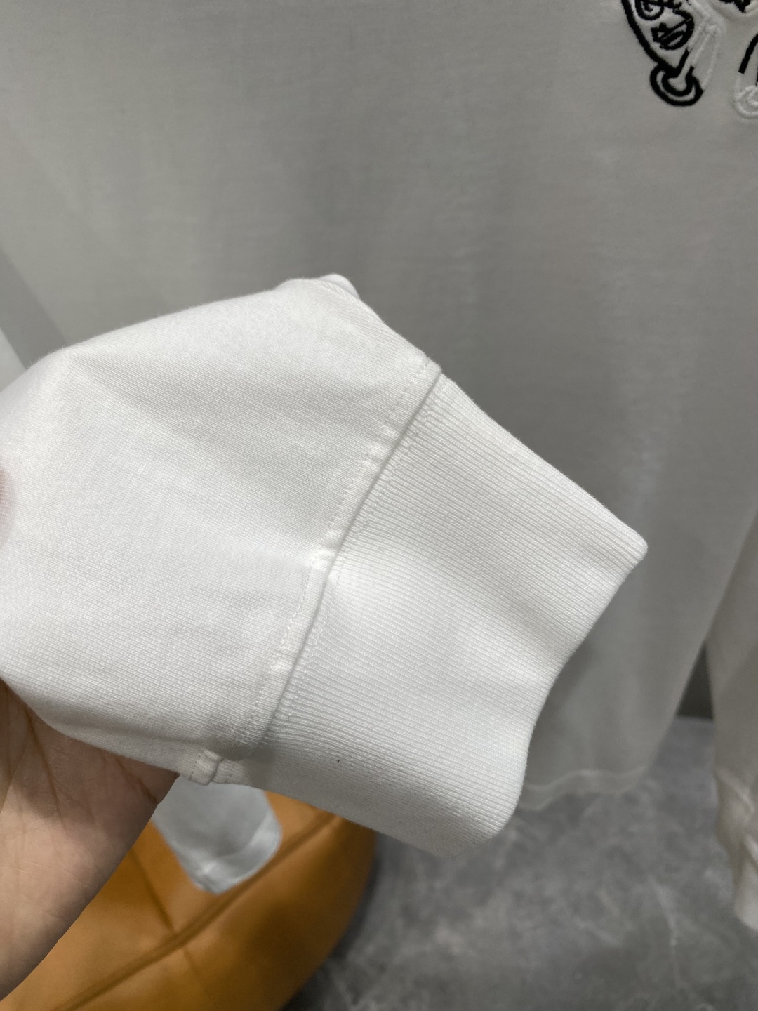 《𝙉𝙚𝙬🤍🖤克家》2025秋冬专柜新款 时尚休闲打底衫长袖T恤，精选进口高密度双面拉架棉面料，精致原版l