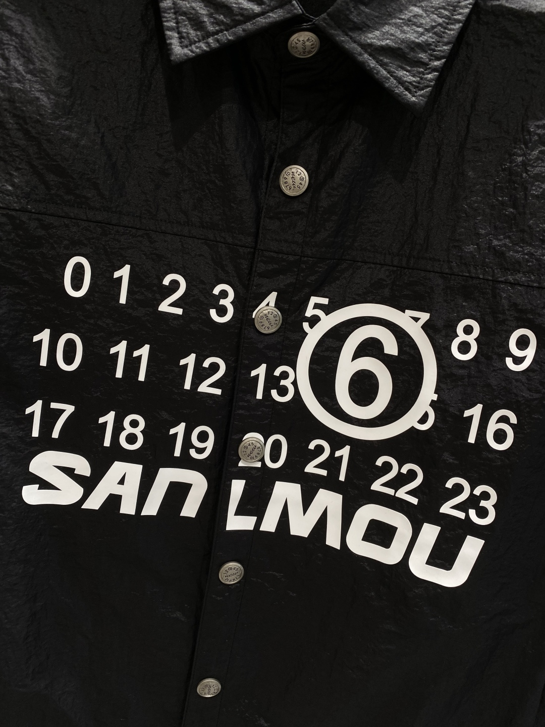 《𝙉𝙚𝙬🤍🖤 玛吉家》时尚界的低调奢华担当 经典黑色，沉稳大气又百搭。精致的品牌元 低调中彰显奢华，更是