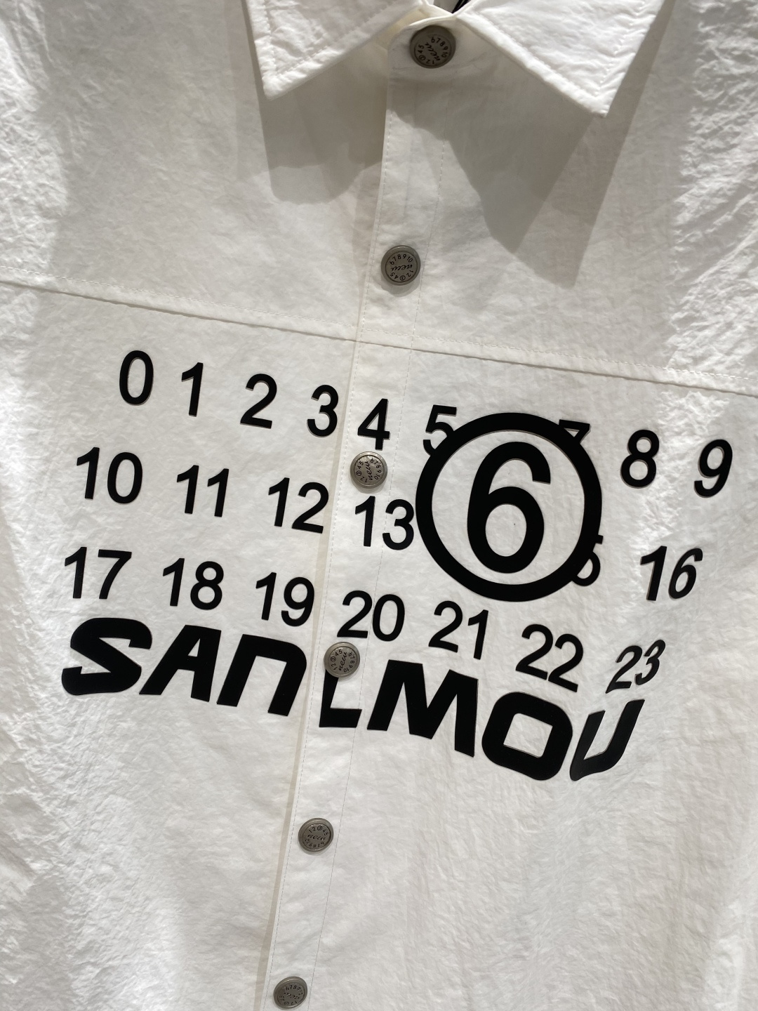 《𝙉𝙚𝙬🤍🖤 玛吉家》时尚界的低调奢华担当 经典黑色，沉稳大气又百搭。精致的品牌元 低调中彰显奢华，更是