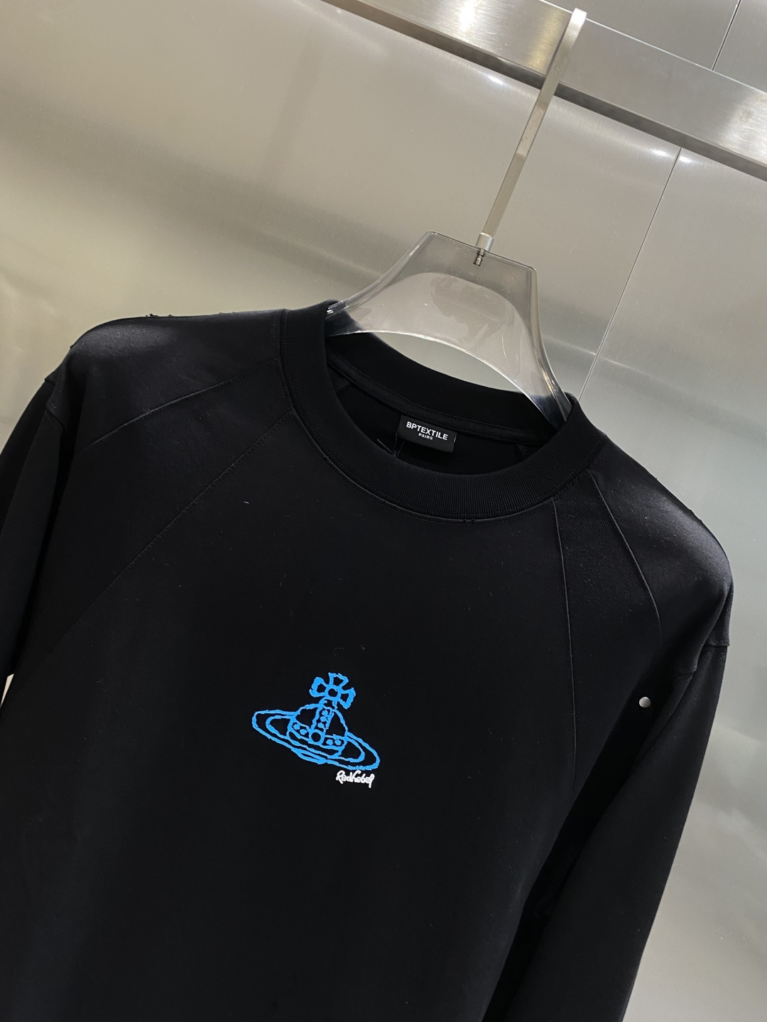 《𝙉𝙚𝙬🤍🖤西太后家》2025秋冬专柜新款 时尚休闲打底衫长袖T恤，精选进口高密度双面拉架棉面料，精致原