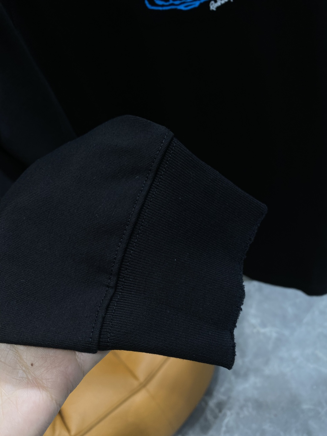 《𝙉𝙚𝙬🤍🖤西太后家》2025秋冬专柜新款 时尚休闲打底衫长袖T恤，精选进口高密度双面拉架棉面料，精致原