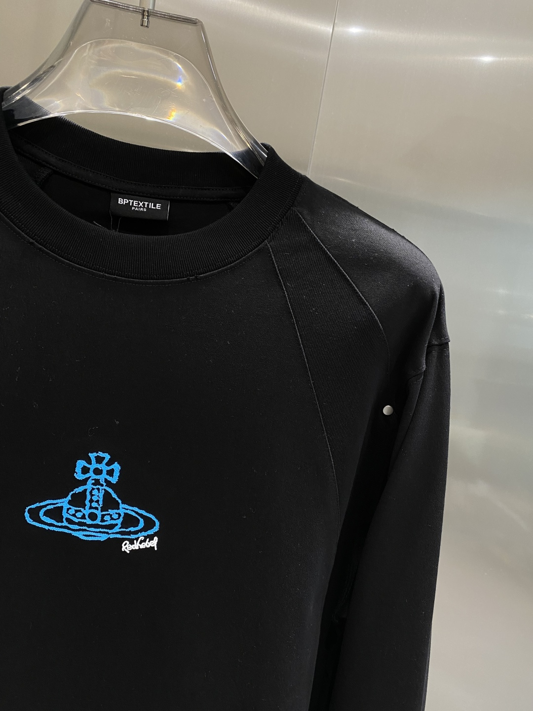 《𝙉𝙚𝙬🤍🖤西太后家》2025秋冬专柜新款 时尚休闲打底衫长袖T恤，精选进口高密度双面拉架棉面料，精致原