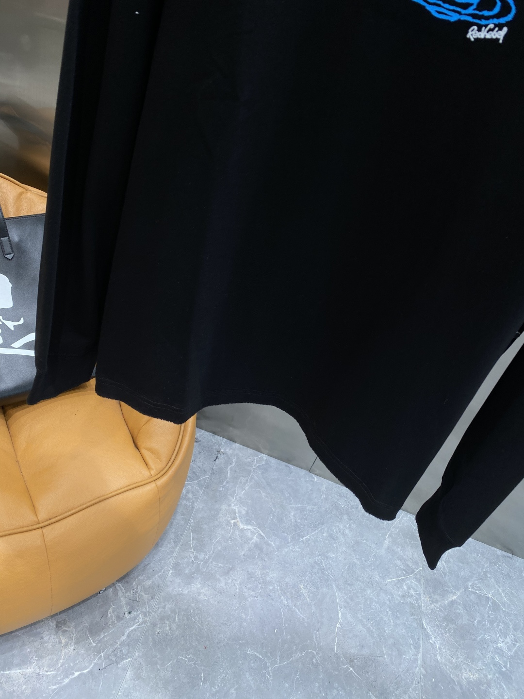 《𝙉𝙚𝙬🤍🖤西太后家》2025秋冬专柜新款 时尚休闲打底衫长袖T恤，精选进口高密度双面拉架棉面料，精致原