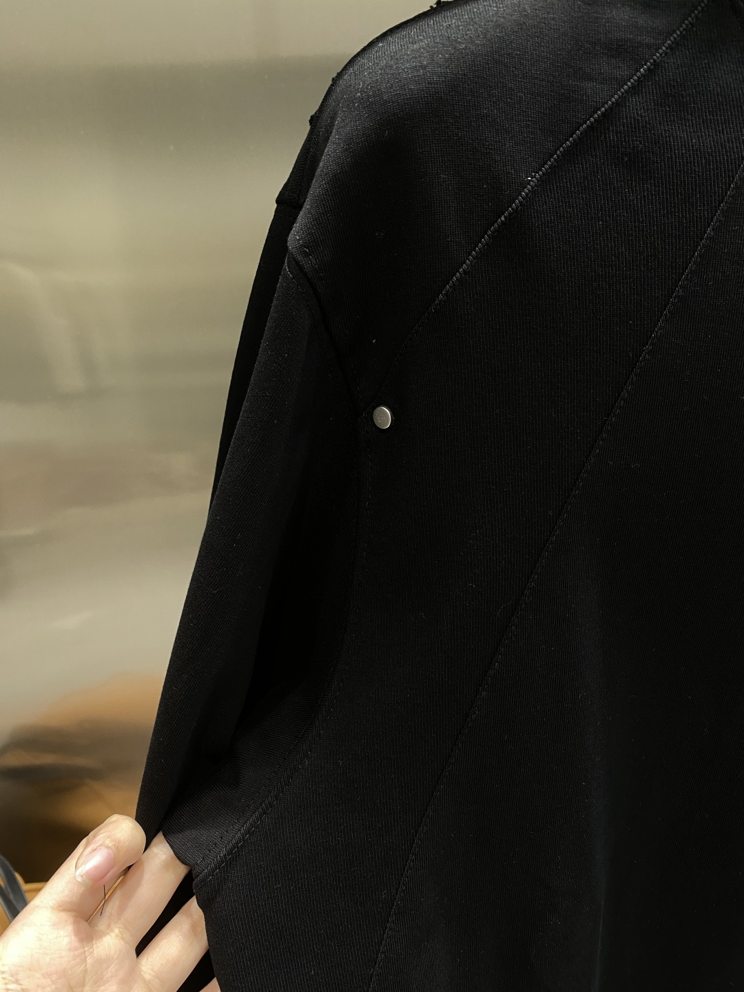 《𝙉𝙚𝙬🤍🖤西太后家》2025秋冬专柜新款 时尚休闲打底衫长袖T恤，精选进口高密度双面拉架棉面料，精致原