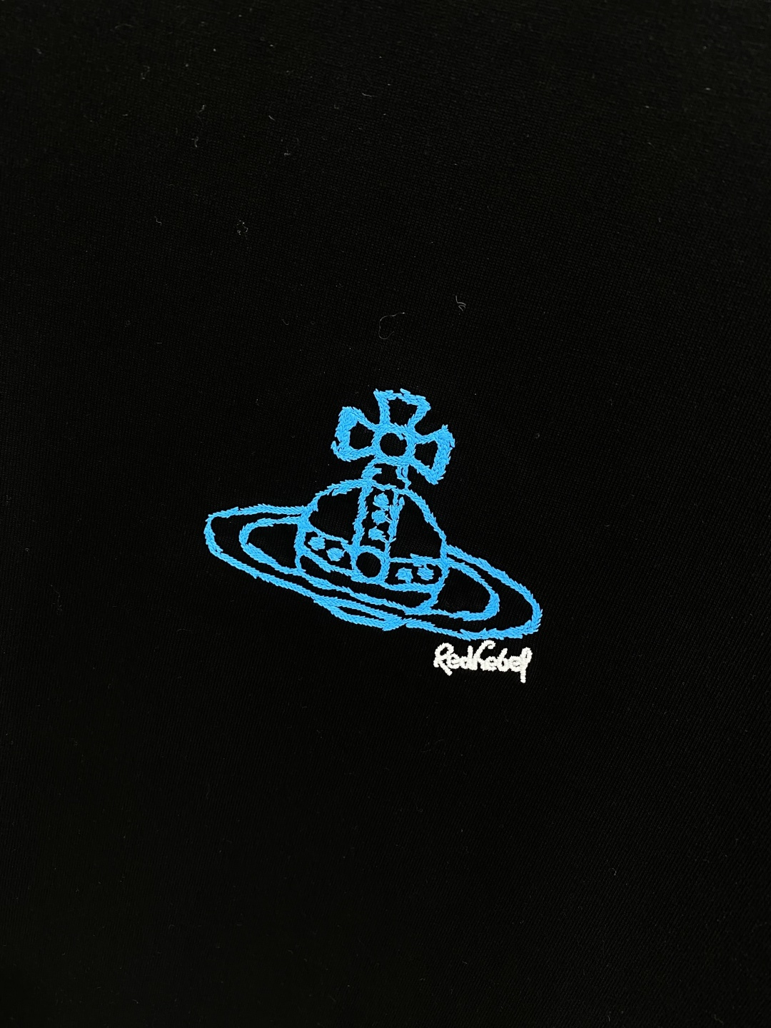 《𝙉𝙚𝙬🤍🖤西太后家》2025秋冬专柜新款 时尚休闲打底衫长袖T恤，精选进口高密度双面拉架棉面料，精致原