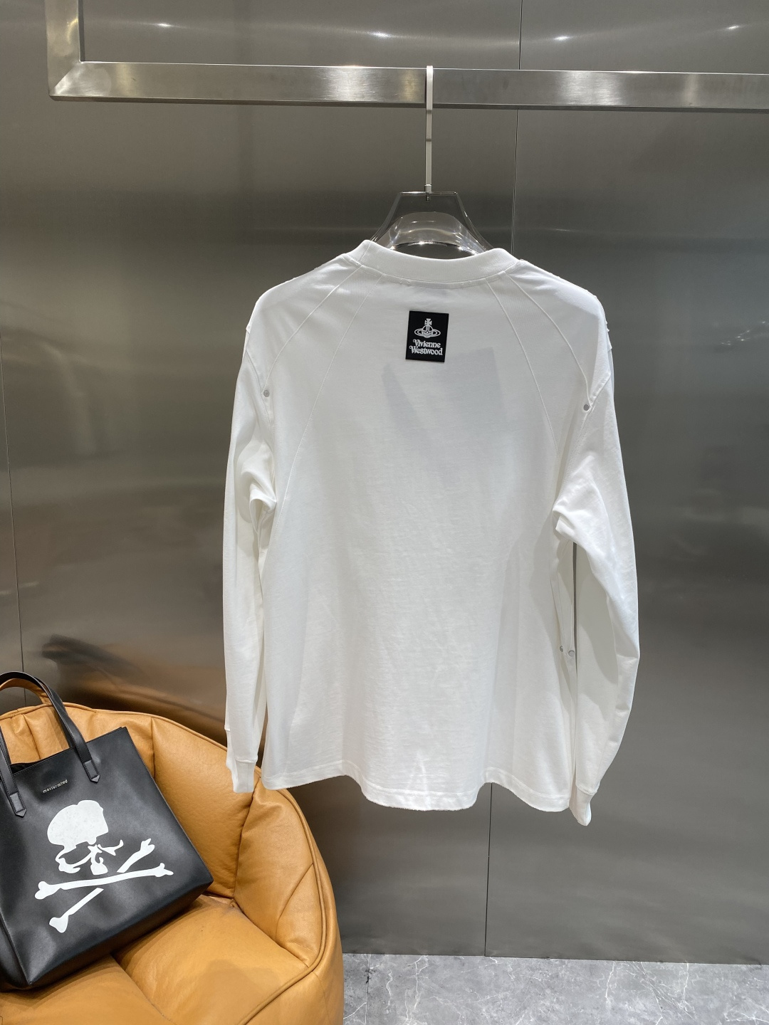 《𝙉𝙚𝙬🤍🖤西太后家》2025秋冬专柜新款 时尚休闲打底衫长袖T恤，精选进口高密度双面拉架棉面料，精致原