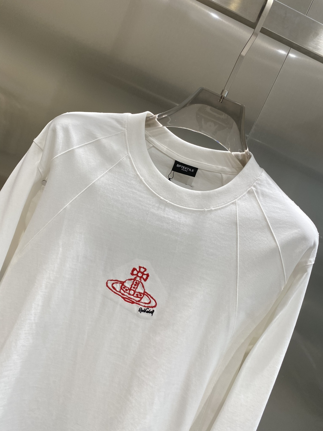 《𝙉𝙚𝙬🤍🖤西太后家》2025秋冬专柜新款 时尚休闲打底衫长袖T恤，精选进口高密度双面拉架棉面料，精致原