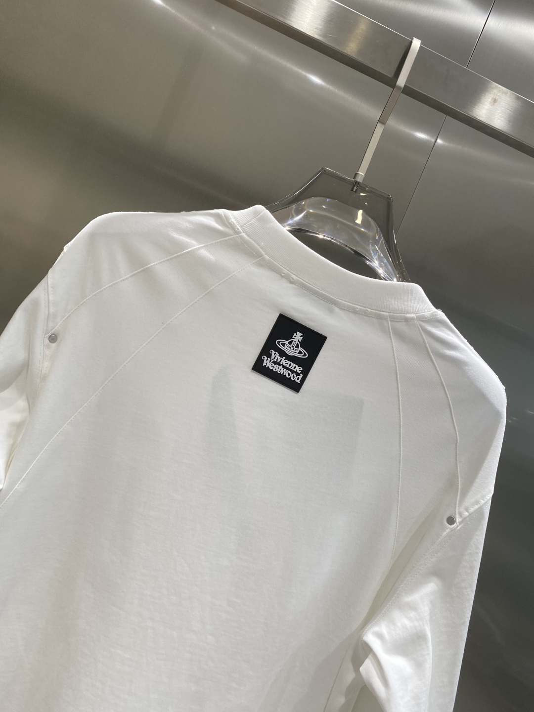 《𝙉𝙚𝙬🤍🖤西太后家》2025秋冬专柜新款 时尚休闲打底衫长袖T恤，精选进口高密度双面拉架棉面料，精致原