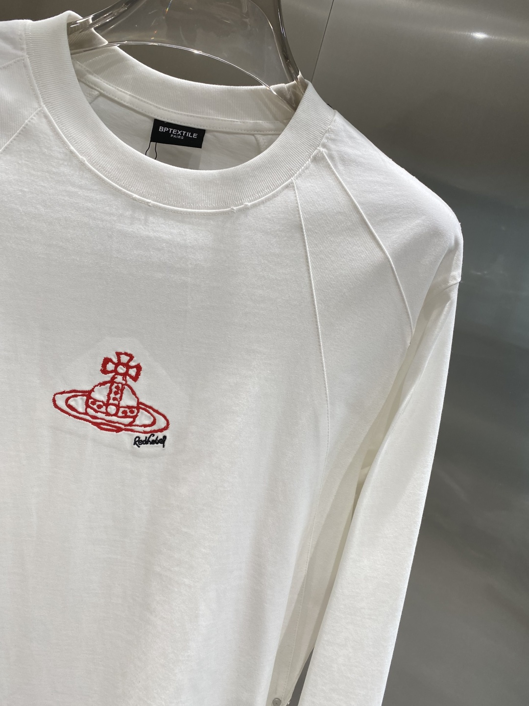 《𝙉𝙚𝙬🤍🖤西太后家》2025秋冬专柜新款 时尚休闲打底衫长袖T恤，精选进口高密度双面拉架棉面料，精致原