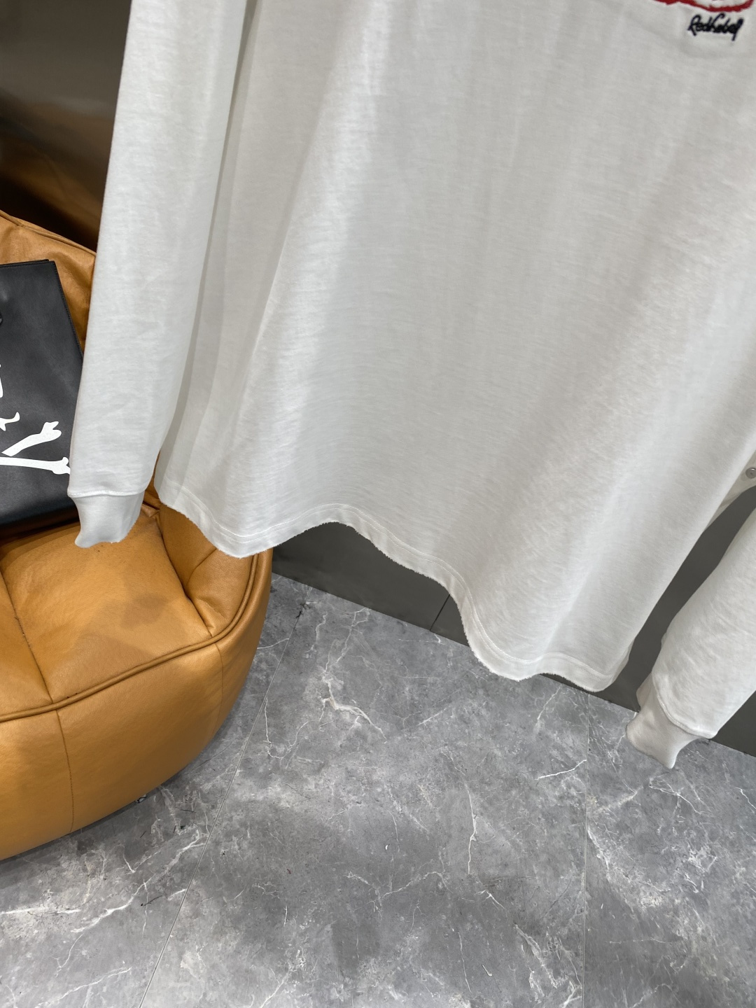 《𝙉𝙚𝙬🤍🖤西太后家》2025秋冬专柜新款 时尚休闲打底衫长袖T恤，精选进口高密度双面拉架棉面料，精致原